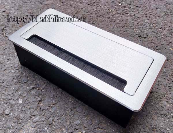 Hộp điện âm bàn làm việc TBE205