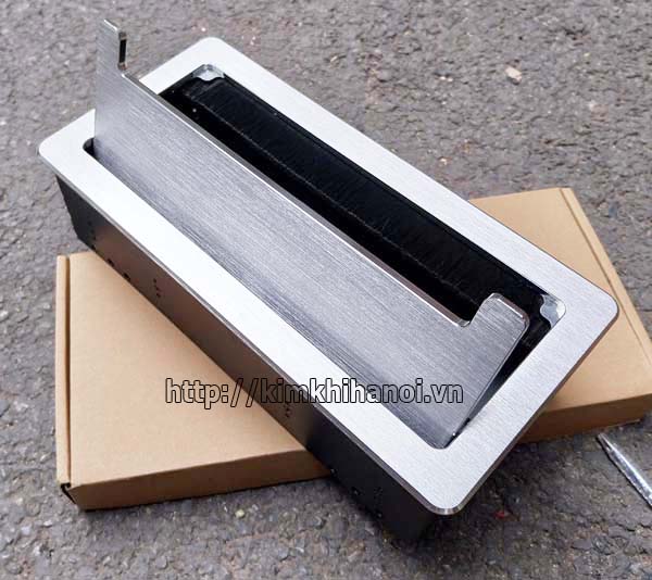 Hộp điện âm bàn làm việc TBE205