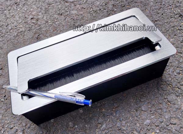 Hộp điện âm bàn làm việc TBE205