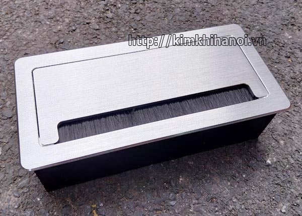 Hộp điện âm bàn làm việc TBE205