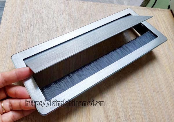 Nắp hộp điện âm bàn làm việc TBE106