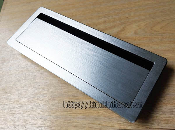 Nắp hộp điện âm bàn làm việc TBE106