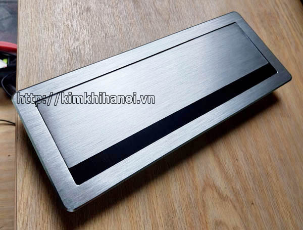 Nắp hộp điện âm bàn làm việc TBE106