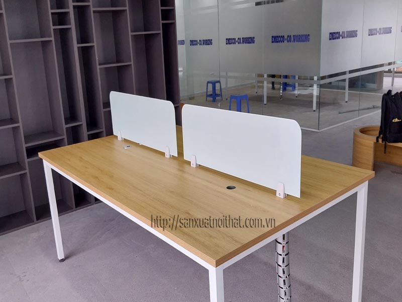 Vách ngăn bàn làm việc bằng kính VNK2