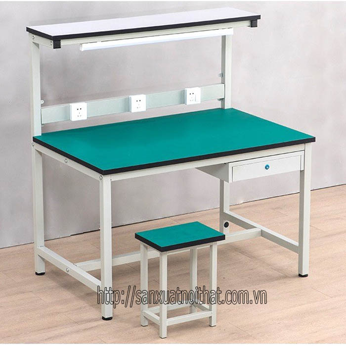 Bàn thao tác Công nghiệp-Nhà xưởng-Công nhân sản xuất