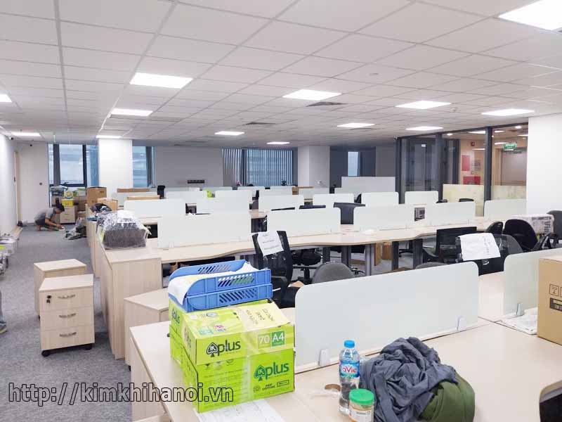 Vách ngăn bàn làm việc bằng kính VNK2